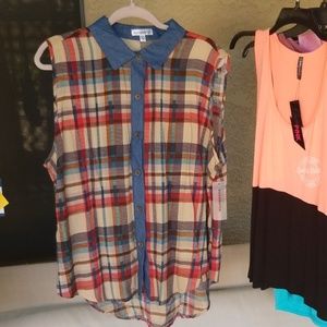 Reduced! Plaid rayon sleeveless  blouse